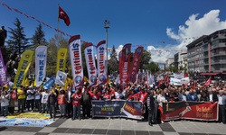Uşak’ta 1 Mayıs Emek ve Dayanışma Günü büyük bir kalabalıkla kutlandı