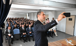 Vali Aktaş’tan Öğrencilere Kariyer Tavsiyeleri
