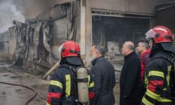 Uşak'ta fabrika kül oldu