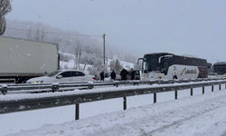 Uşak–Afyon Yolunda Kar ve Kaza Trafiği Felç Etti