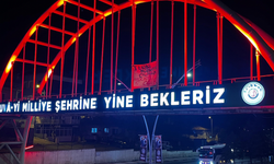 Uşak’ta Dikilitaş üst geçidine asılan pankart