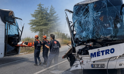 Uşak’ta Yolcu Otobüsü Kamyona Çarptı: 8 Yaralı