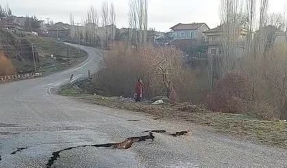 Aşağı Karacahisar Köyü Yolunda Çökme: Sürücülere Uyarı!