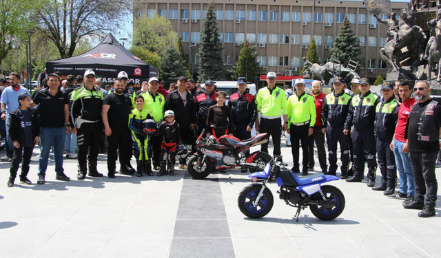 Uşak’ta Motosiklet Sürücülerine Trafik Bilgilendirmesi