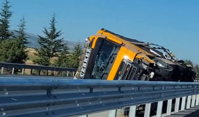 Afyon Yönünde Trafik Kazası: Şoför Yaralandı
