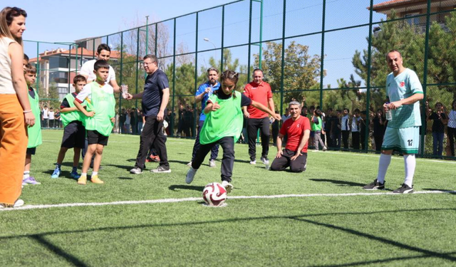 Öğrenciler Yeni Halı Sahada İlk Maçlarını Yaptı