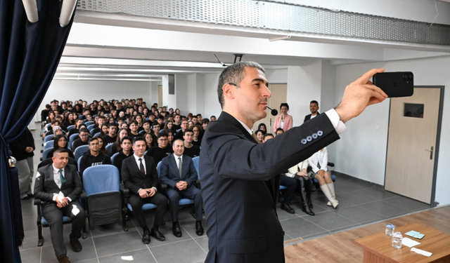 Vali Aktaş’tan Öğrencilere Kariyer Tavsiyeleri