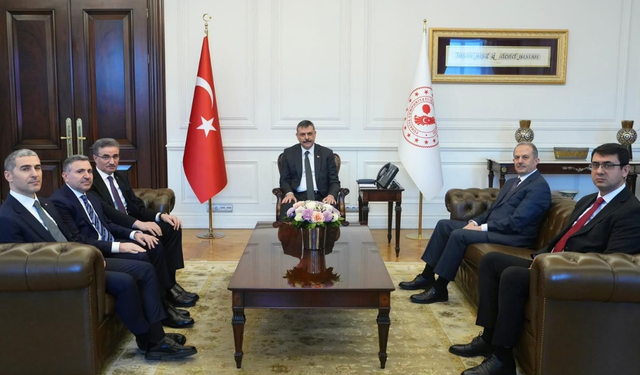 Bakan, Uşak’ın Eski ve Yeni Valisini Birlikte Kabul Etti