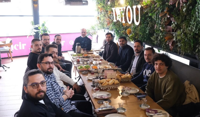 AK Parti Uşak İl Başkanı Himmet Yaşar, Genç Girişimcilerle Bir Araya Geldi