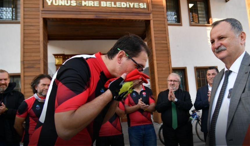 Bayrak Taşıyıcı Bisikletçiler Teröre Lanet İçin 1250 km Pedal Çevirmeye Başladı