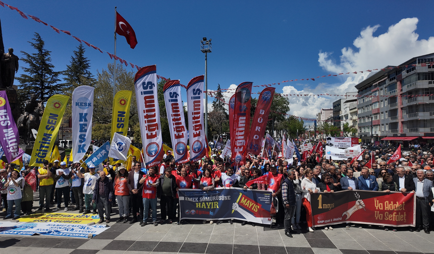 Uşak’ta 1 Mayıs Emek ve Dayanışma Günü büyük bir kalabalıkla kutlandı