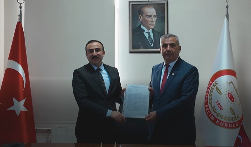 Uşak SMMM Odası Başkanı seçilen Uğur Albayrak Mazbatasını aldı