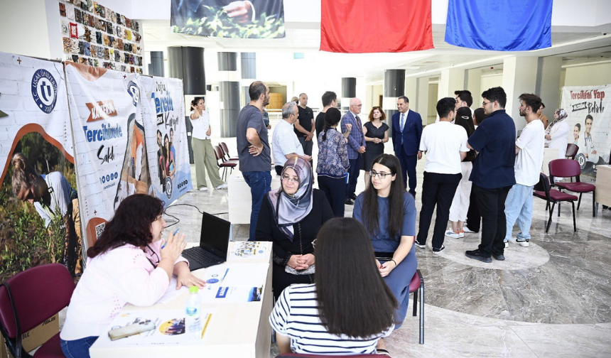Uşak Üniversitesi Aday Öğrencileri Ağırlıyor