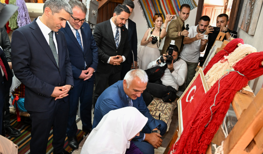 Kültür ve Turizm Bakanı, Uşak'ta