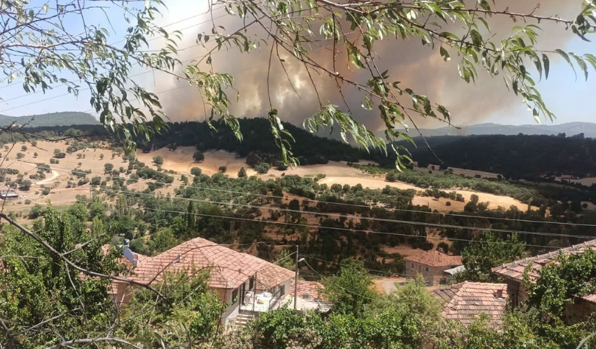 Sivaslı'ya Bağlı Ketenlik Köyü’nde Yangın