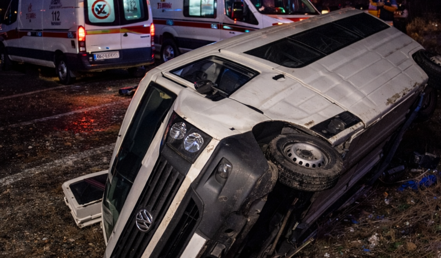 Uşak’ta İşçi Servisi Kaza Yaptı: 17 Yaralı