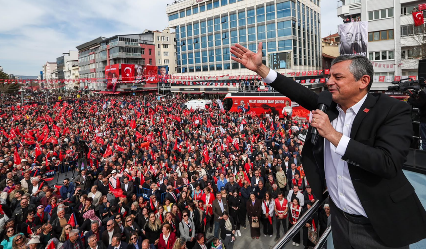 Özgür Özel Uşak’ta Binlerce Vatandaşa Seslendi