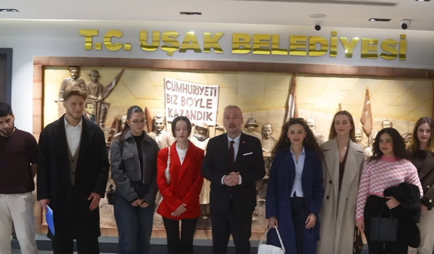 Başkan’dan Öğrencilere:  İkametgahınızı Uşak’a Alın