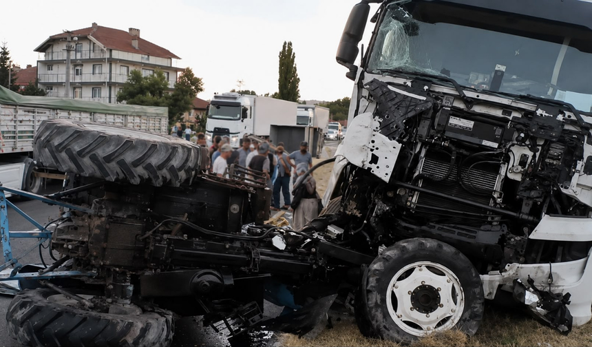 Çiftlik Kavşağı’nda Traktör İle Tır Çarpıştı: Bir Ölü