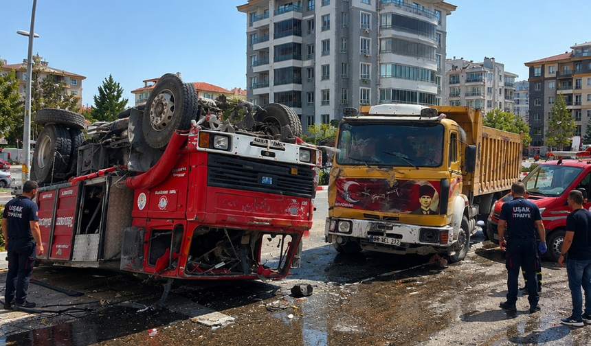 Uşak’ta Kamyon İtfaiye Aracına Çarptı: İki İtfaiyeci Yaralandı