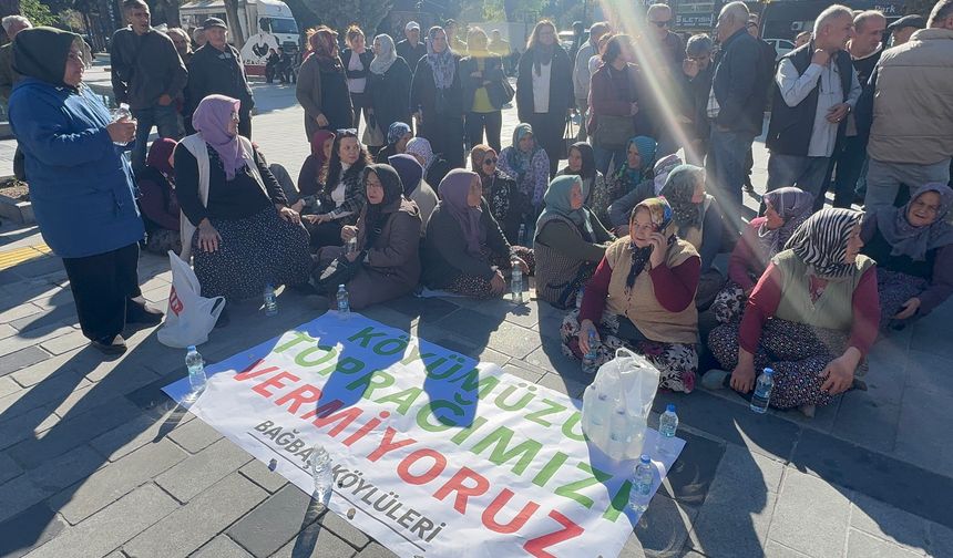 Uşak Bağbaşı köyünde GES’e karşı çıkan köyün kadınlarından şehir merkezinde oturma eylemi