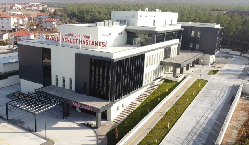 Sivaslı Devlet Hastanesi’nde ilk ameliyat gerçekleştirildi